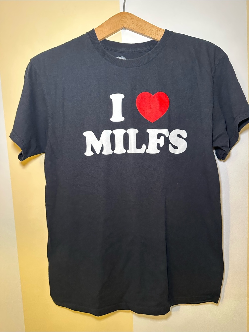 Danny Duncan I Love MILFS Graphic T-Shirt Mens M Black Funny Pop Culture Tee